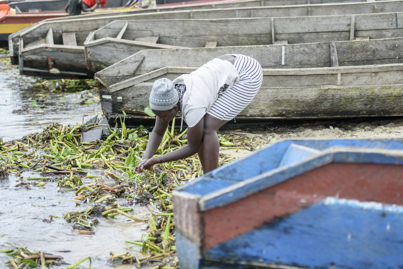 Woman washes hands at water’s edge. Credit: SCI Foundation